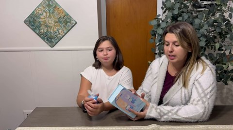 Ultrasonic Kid's U-Shaped Electric Toothbrush, IPX7 Waterproof, Five Cleaning Modes, 60S Smart Reminder (Cartoon Astronaut,Green Ages 6-12)