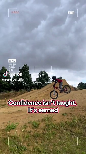 The only way you get better at something is by practice! Everyone started out as a beginner once, so just keep giving it all that you’ve got. I find riding with others the best way to build confidence and level up, and that’s exactly why we want to launch RORE CLUB fully in 2026! Help me on my mission to get to 5000 followers before Christmas so we can start 2026 full throttle! 🤘🏻 #bikeclub #ridetogether #rore