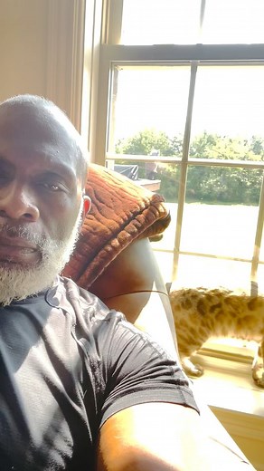 BeBe Winans on Instagram: "Finished Saturday workout which takes longer and now allowing Kitty & Kat to drive me crazy cause of my travels❤️👌🏾🏃🏿‍➡️. Now Lord grant me PATIENTS!! #Love #getitdone"