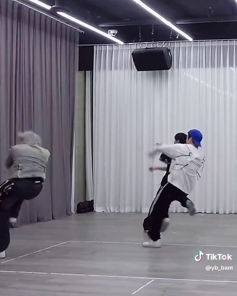 ตอนซ้อมคือเท่ตลอด #BamBam #뱀뱀 #GOT7 #got7_python @GOT7 OFFICIAL