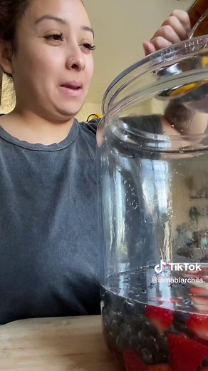 Delicious White Wine Sangria Recipe for Friendsgiving