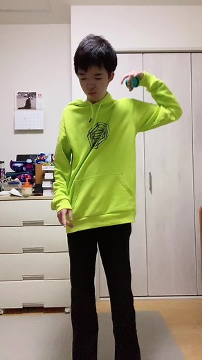 Yo-Yo Tricks: Mastering Moves in a Cozy Setting