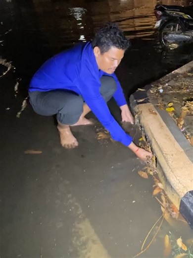 Simple Ways to Clear Flood Rainwater from Streets