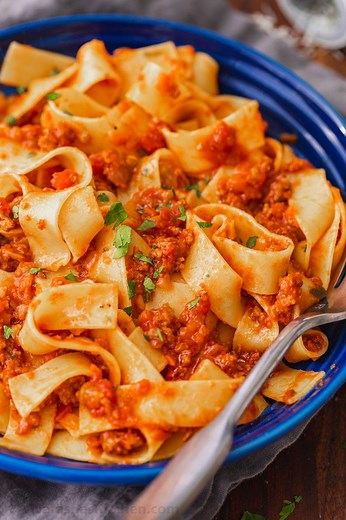 112K views · 2K reactions | (Insanely Good!) Easy Homemade Bolognese Sauce Recipe: https://natashaskitchen.com/bolognese-sauce-recipe/ | NatashasKitchen.com | Facebook