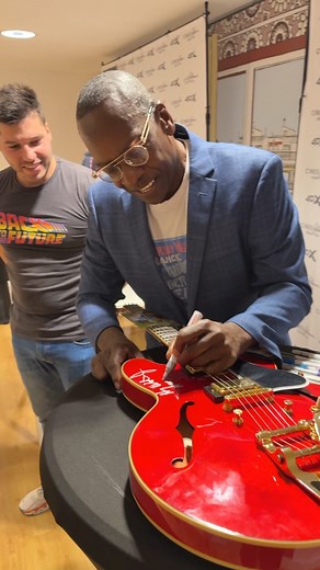 6.9K views · 77 reactions | Así de emotivo es revivir Regreso al futuro en Cines Filmax con @donfulli @watersjr.harry ‼️NO TE LO PIERDAS Y COMPRA YA TUS ENTRADAS‼️ ️LINK EN LA BIO | Cines Filmax Granvia - 4DX | Facebook