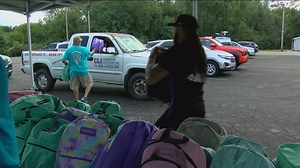 Steelworkers union hands out 250 backpacks to local kids, offers support to Libbey Glass workers