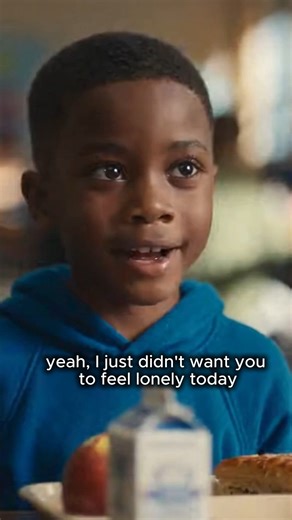 💔 “Do Grownups Eat Lunch Alone?” — A Question That Stopped the Cafeteria It was just another Monday in the elementary school cafeteria. Ms. Harris, the lunch monitor, was finishing her rounds when she noticed 6-year-old Elijah quietly carrying his tray… to the teacher’s table. He didn’t say a word. Just sat across from her, opened his milk, and started eating — eyes never leaving his tray. “Everything okay, sweetheart?” she asked gently. Elijah nodded. Then, almost in a whisper: “I just didn’t 