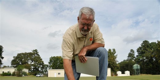Bruce Martin, a Golf-Course Turf Whisperer, Dies at 71