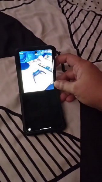 Galaxy Flip 4 - Flickering Screen