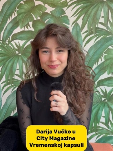 2025. se bliži kraju, godina puna izazova i teških situacija. Ipak, rešili smo da ne mračimo i da pozovemo neke nama drage, super i kul ljude da nam kažu po čemu će pamtiti ovu godinu i da u našu vremensku kapsulu smeste one stvari po kojima će želeti da se sećaju 2025. Razgovarali smo sa mladom glumicom Darijom Vučko, koja nas je u prethodnim nedeljama oduševila u seriji #tvrđava Ovo su njeni omiljeni filmovi, knjiga i događaj 2025. godine. #darijavučko #tvrdjava #domaćaserija #2025