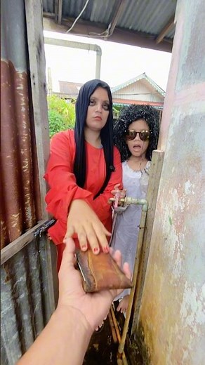 Kuntilanak di gedor orang aneh #comedy #funny #lucu #kuntilanak #humor #hiburan #drama #shorts