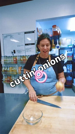 11K views · 237 reactions | hey y’all, it’s that time again! here’s the quick chef-approved way to cut an onion. ✨ pro tips: • chill the onion 10 minutes before cutting to reduce tears. • use a sharp knife. • keep your fingertips tucked (claw grip!). save this for the next time you’re cooking!  #CookingTips #KitchenHacks #Onion101 | chef sara bradley | Facebook