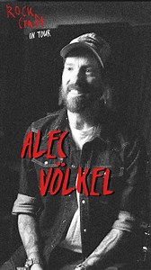 Jetzt einschalten: Alec "Boss Burns" Völkel von The BossHoss in der neuen Folge #RockCraft On Tour.🎤 Der Sänger verrät uns in Episode #10 das Geheimnis seines 20-jährigen Erfolges. 🤩 Jetzt bei MagentaTV oder kostenlos auf MagentaMusik ansehen! | MagentaMusik