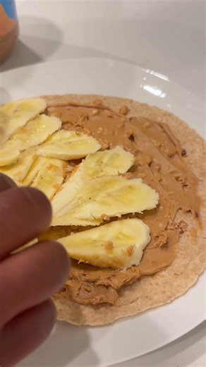 Easy Snack: Peanut butter banana Tortilla Wrap! #sandwich #snacks #easyrecipe
