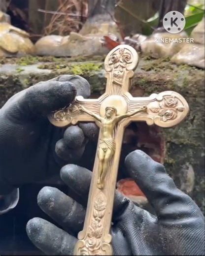 Unbelievable 🤑! The Jesus Cross 🤞🤑! #ytshorts #jesuschrist #metaldetecting #viralshorts #shortsviral