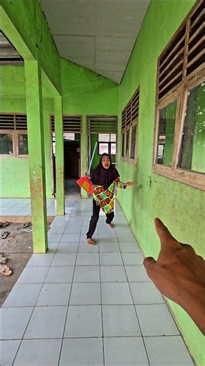 emak lari lari ngejar apah😭🥺