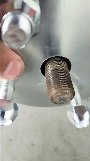 Fitting the new 4x4 hubs on the Manco go-kart