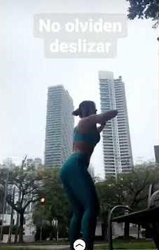 Esperanza Gómez haciendo ejercicios en las calles de Miami
