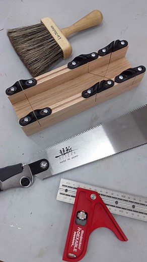 The miter box will help you cut straight @suizan_japan #miterbox #saw #japanesesaw #pullsaw #miter #box #woodworking #wood #craft #hobby #handmade #tools #herramientas