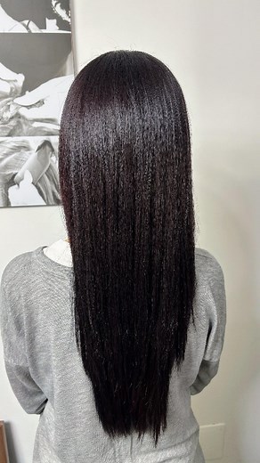 Un colore uniforme e lucente grazie a Matrix Color Sync! Nutre e ripara i capelli ripristinando la struttura dei capelli porosi! #matrix#colorsync_matrix#capellidisciplinati#hairsrylist#haircolor | Marcella Maffei