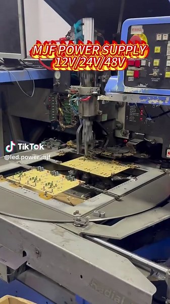 Build an LED power supply from 0 to 1! Take you to the technological aesthetics on the production line~#ElectronicManufacturing #PowerSupplyTechnology #GlueFillingProcess #Industrial #BlackTechnology #MachineManufacturing #IntelligentManufacturing #12v24v48v #FactoryAutomation #mjf#led