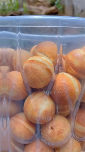 Cake Pop "Boule de Neige") ❄️ ​[Émoji d'accroche : 🛑, 🤩, 💖, ou 🎄] ATTENTION Pâtissiers Amateurs et Pros ! ​Le secret des Cake Pops les plus féériques pour les fêtes ? L'effet "Boule de Neige" PARFAIT ! ​Marre des boules qui craquent ? Des enrobages granuleux ? Des créations qui manquent de magie ? ​Notre formation en ligne "Cake Pops Boule de Neige : La Maîtrise Express" vous révèle étape par étape la technique infaillible pour créer des merveilles dignes des plus grands Cake Designers, sans