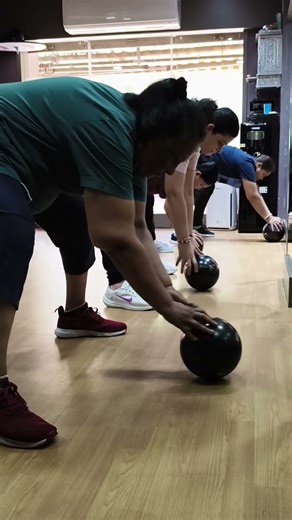 ball exercise | lowerbody exercise | legsworkout | balancing