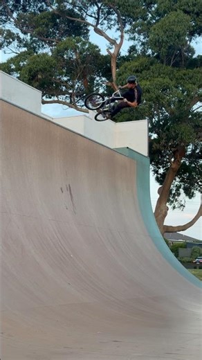 BMX halfpipe 1st drop in of the day #vert
