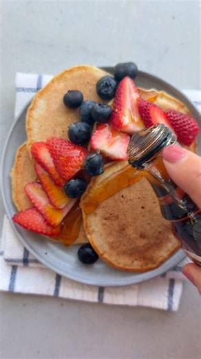 Pancakes made with cottage cheese for added protein and to keep the pancake from drying out! RECIPE: https://feelgoodfoodie.net/recipe/cottage-cheese-pancakes/ | Feel Good Foodie