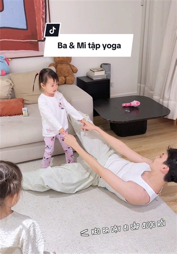 Yoga nhịm màu =))))) 🤡🤡 #namimodanh #family #lucietuanduong | lucie nguyen
