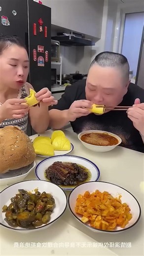 Incredible bite-sized showdown between husband and wife 🍝🥢