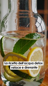 💧 Acqua detox fresca e drenante al limone e cetriolo 🍋🥒 Perfetta per idratarsi nelle giornate calde, sgonfiare e aiutare a depurare l’organismo naturalmente! 👉 Ricetta: 1 litro d’acqua 1/2 cetriolo a fettine 1/2 limone a fette Qualche fogliolina di menta (facoltativa) 🌿 Lasciala in frigo per almeno 2 ore… ed è pronta da gustare! 😍 | Ohga