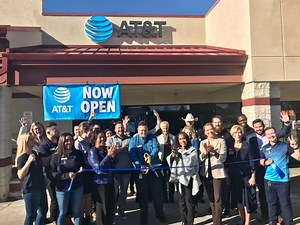 AT&T debuts new retail store design in Centennial