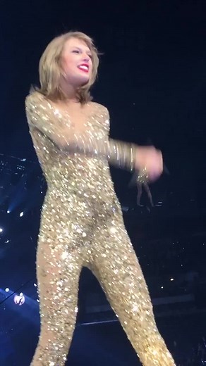 Taylor Swift Performs Live in Indianapolis 2015