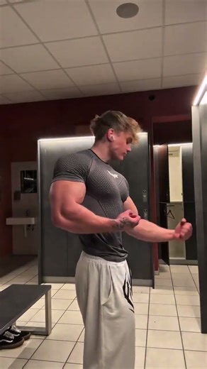 Abs Like Steel – Watch This Young Gym Freak Flex His Six-Pack- Sandro #aesthetic #fitness