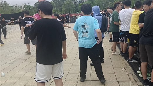 怪兽释放热血高校Dubstep Remix使得现场的Headbanger直接死墙开圈