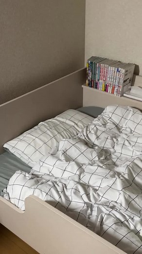 IKEA部屋紹介とオタクベッドの教科書！黒ベットや模様替えアイデア