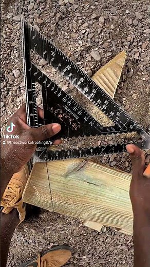 Tutorial .Cut a hip rafter #hiprafter #tips #toturial #framework #carpentry #accurate #shorts