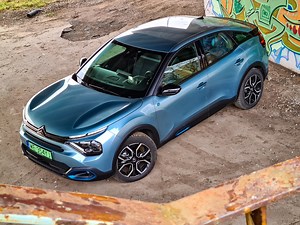 Citroen e-C4. Test, wrażenia z jazdy, zużycie energii, ceny i wyposażenie