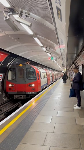 London Underground 🚊 Bakerloo Northern Line #londoncity #fblifestyle #london #londres | Mian Travels
