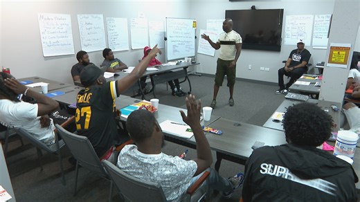 Chicago Violence Prevention Program Targets Those Who Are Most At Risk: ‘I’m Doing the Healing’