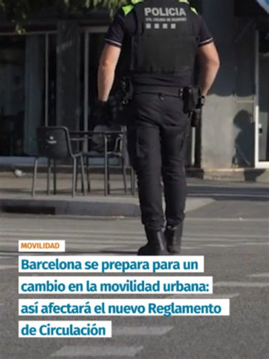 🚦 Barcelona afronta un cambio profundo en su movilidad con la nueva reforma del Reglamento General de Circulación, aprobada por el Gobierno y que entrará en vigor el 1 de octubre de 2026. 🚲 La norma refuerza la seguridad de peatones, ciclistas y usuarios de patinetes, y endurece varias reglas clave en la ciudad: casco obligatorio para VMP, nuevas exigencias para repartidores y fin de la exención del cinturón para taxistas. 🛴También introduce cambios en la convivencia vial, como la reorganizac