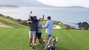 18K views · 389 reactions | What a moment as former MLB pitcher Luke Hudson nails the hole-in-one at Pebble Beach surrounded by his friends and family.   ⛳️ (: Instagram/caddie_whisperer) | theScore | Facebook