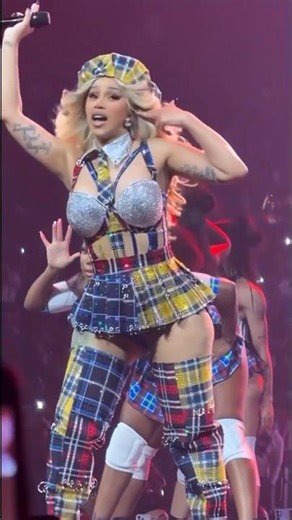 This Outfit 🔥 Cardib