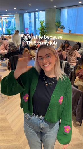 I get asked at every single workshop that I run: “Is this your full time job then?” and people tend to be shocked when I say yes😳 I’m extremely lucky that jewellery making has supported my life and I’m able to throw my entire heart and soul into my business🩷 #smallbusiness #smallbusinessjob #job #jewellerymaking #jewellerymakingworkshop