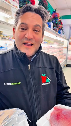 Hosting this holiday season? 🎄✨ Intermarché Palumbo has all kinds of fresh fish and meat—everything you need to prepare and host with confidence. Stop by before the holiday cooking starts and get ahead of the rush! —— Vous recevez pendant les Fêtes? 🎄✨ À l’Intermarché Palumbo, vous trouverez toutes sortes de poissons et de viandes—tout ce qu’il vous faut pour cuisiner et recevoir sans stress. Passez nous voir avant que la folie de la cuisine des Fêtes commence! . . . . #holidayhosting #holiday