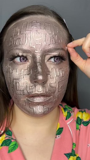 Felicia Lewis | Makeup on Instagram: "Rose Gold liquid latex peel 💛 . . Products: Paint: Lavender Metallic Powder mixed with Mixing Liquid @mehronmakeup Lines: used Liquid Latex, painted then peeled off @mehronmakeup Contacts: Lucid Purple from @ttd_eye use wisxo for 20% off Lashes: Gimme More @theboldfacemakeup . . #fxmakeup #sfxmakeup #sfx #fx #specialeffectsmakeup #fxmakeupartist #fantasymakeup #makeupartist #makeup #mua #bodypaint #underratedmua #underratedmuas #muamafia #creativemakeups #l