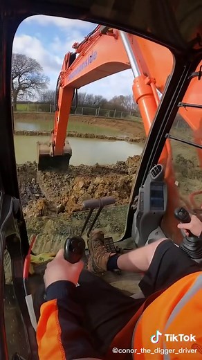 Back on the pond dig #conorthediggerdriver #construction #diggers #earthmoving #earthmoving #earthmoving #heavyequipment #heavyequipmentoperator