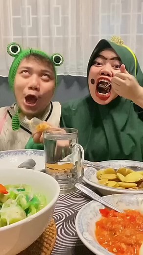 ketawanya nular#CapCut #komedi #pengisisuarasinoval