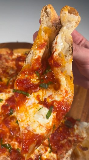 Shouldn’t an upside down pizza mean crust on top? Sounds messy🙃 Baked for 8min on a baking steel pro preheated to 550F. Site is linked in my profile and my discount code “PIZZOFART” gets 10% off🍕❤️‍🔥 Try my easy same day dough recipe, it’s pinned as my top post! Tag me in your pizza pics to be featured in my stories📸🍕 | pizzofart